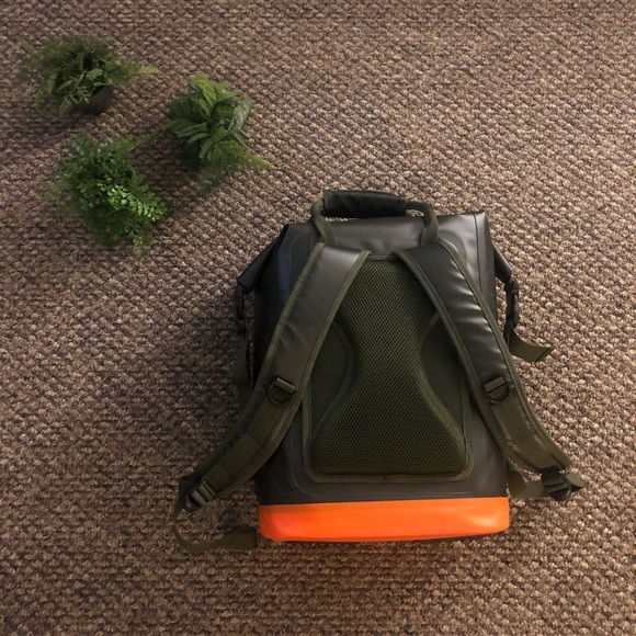 Limited Edition Hunter for Target Backpack Cooler - Picture 2 of 2